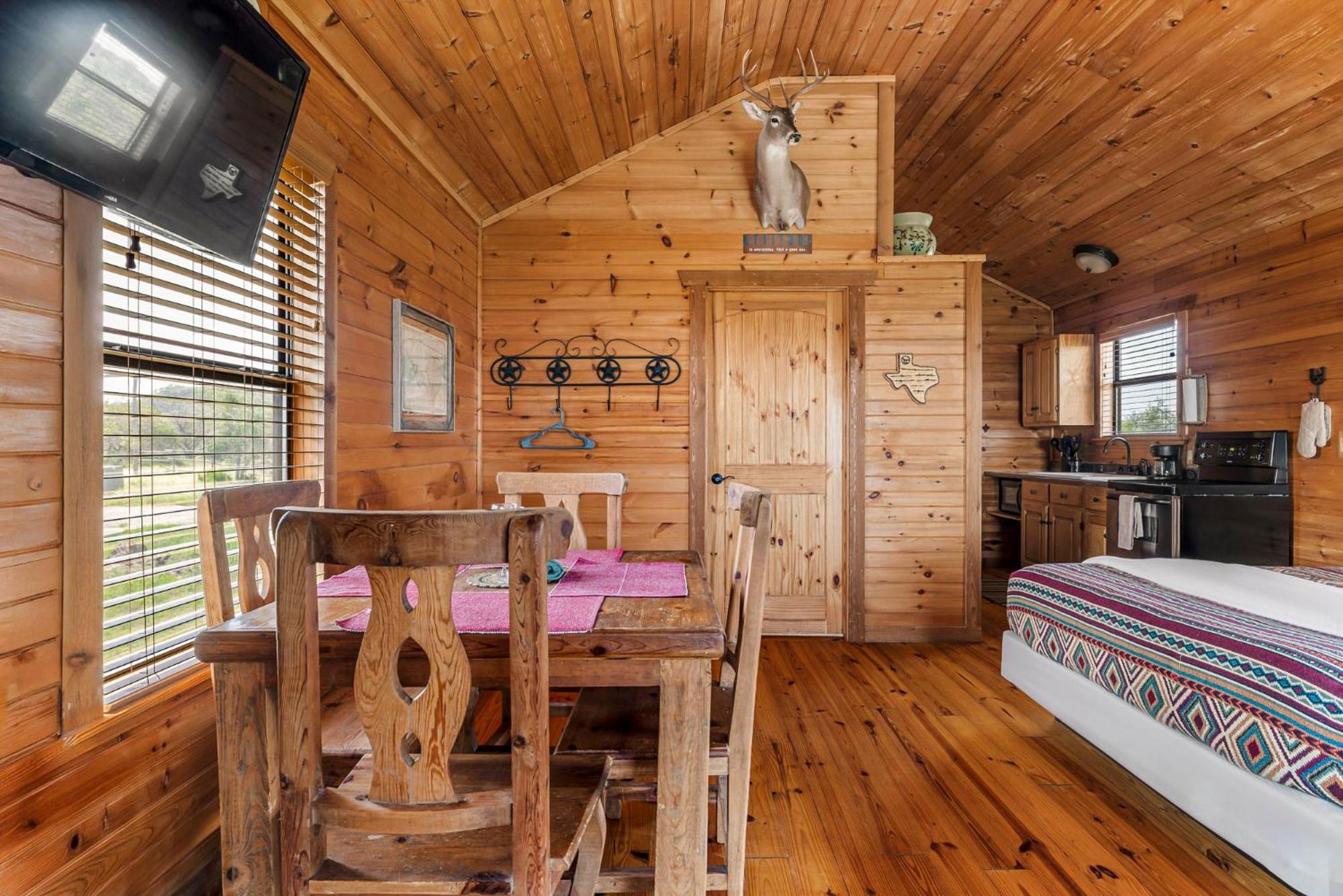 Enchanted Rockview Cabins Crabapple Oda fotoğraf