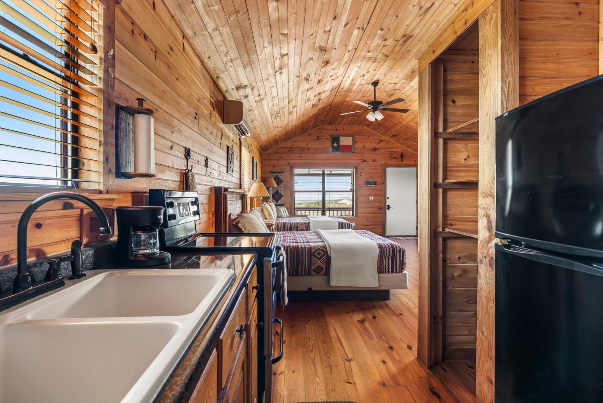 Enchanted Rockview Cabins Crabapple Oda fotoğraf